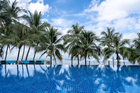 Outdoor pool, pool umbrellas, sun loungers