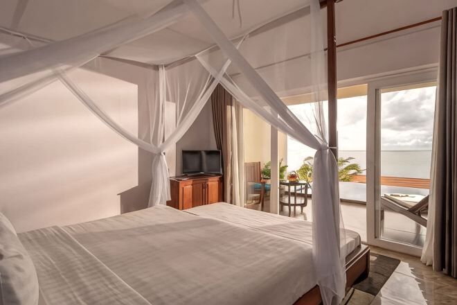 Premium bedding, minibar, in-room safe, blackout curtains
