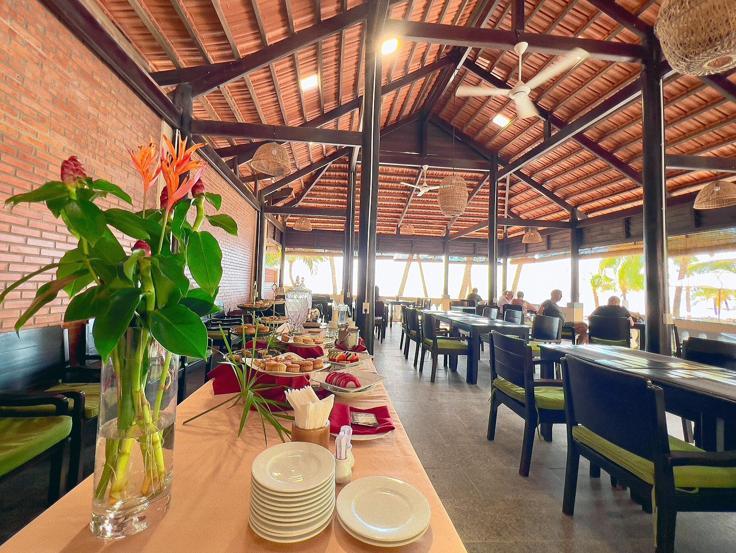 2 restaurants, breakfast, lunch, dinner served; vietnamese cuisine