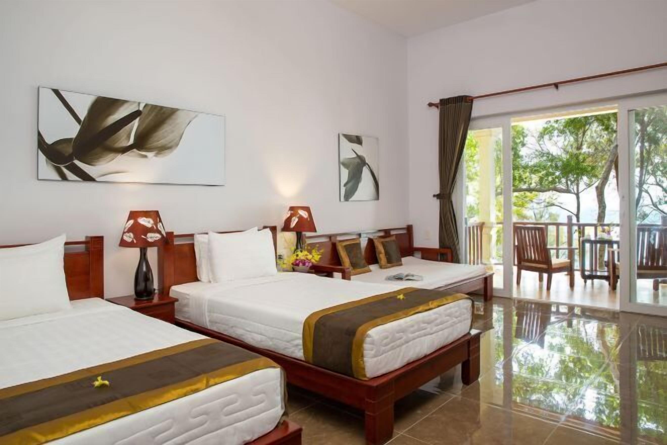 Premium bedding, minibar, in-room safe, blackout drapes