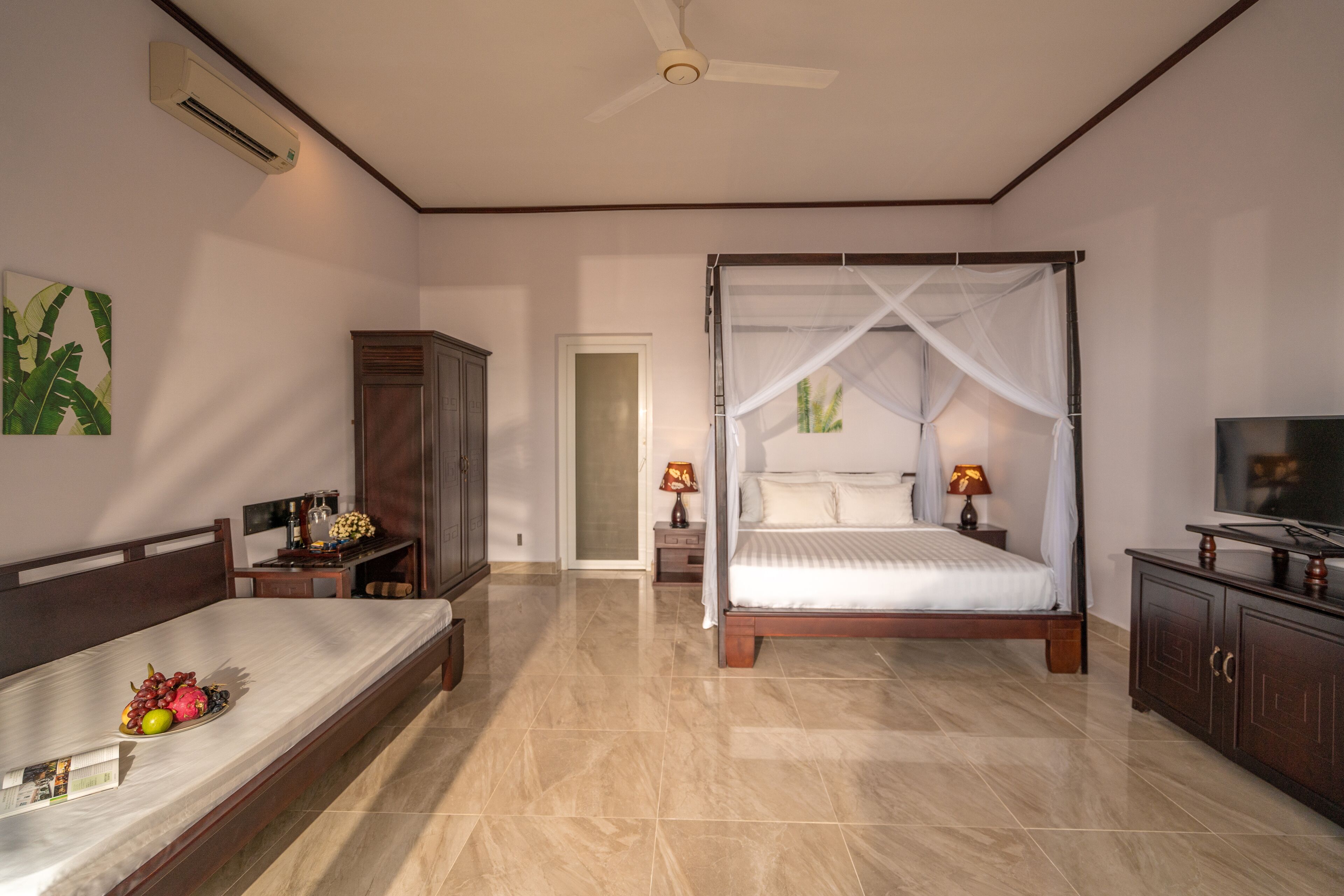 1 bedroom, premium bedding, minibar, in-room safe