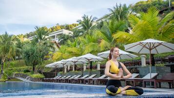 Outdoor pool, pool umbrellas, sun loungers