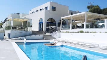 Seasonal outdoor pool, pool umbrellas, sun loungers