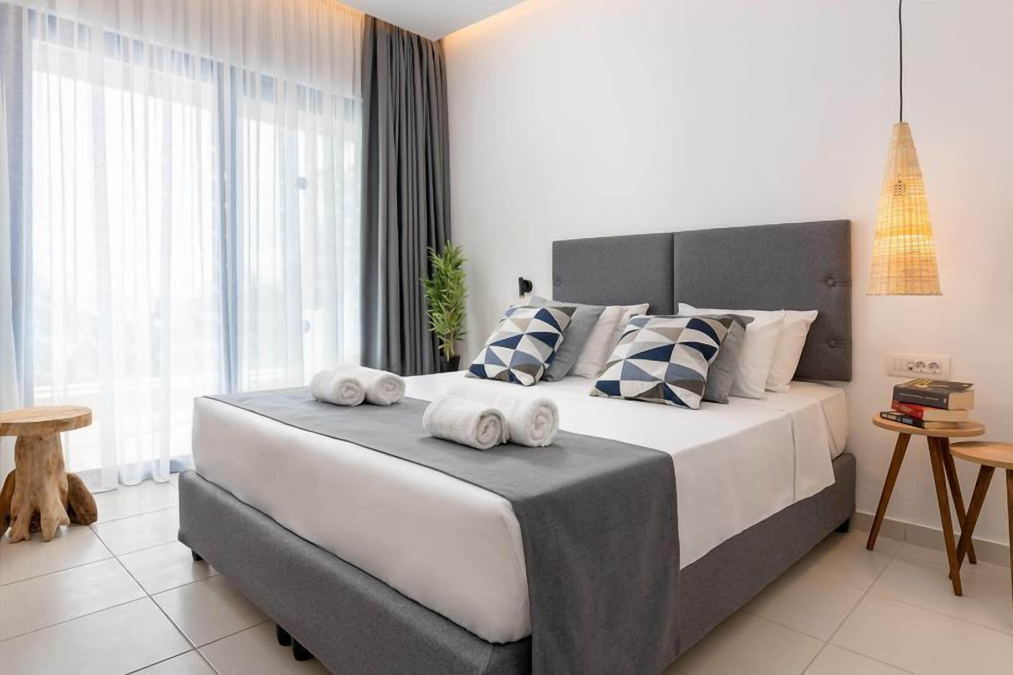 executive double room | in-room safe, soundproofing, iron/ironing board, free wifi