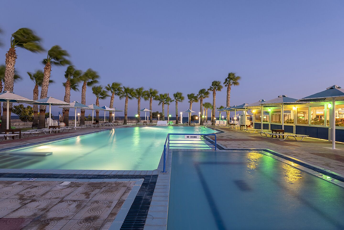 Outdoor pool, pool umbrellas, sun loungers