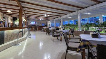 Breakfast, lunch and dinner served