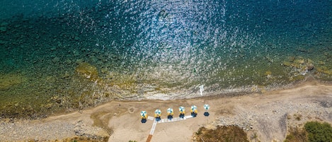 Plage privée, chaise longue, parasol