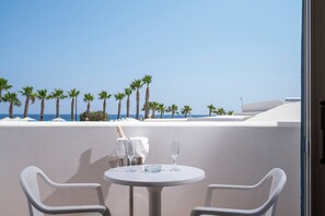 Breakfast, lunch and dinner served