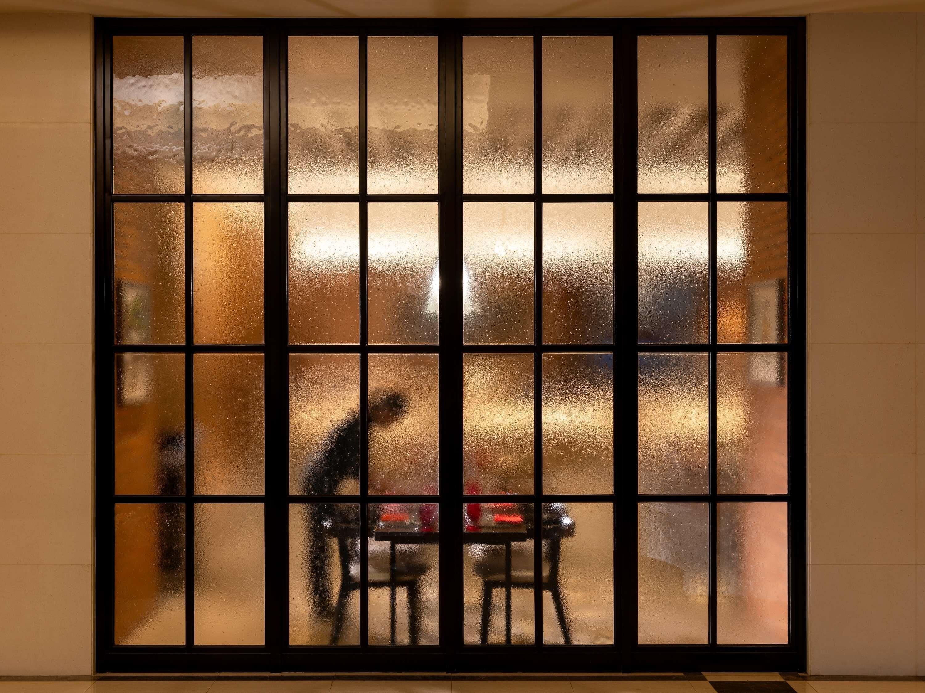 10 restaurantes; se sirve desayuno y almuerzo; cocina internacional