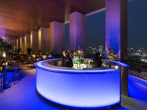 4 bars/lounges, rooftop bar - Fairmont Jakarta (Jakarta)