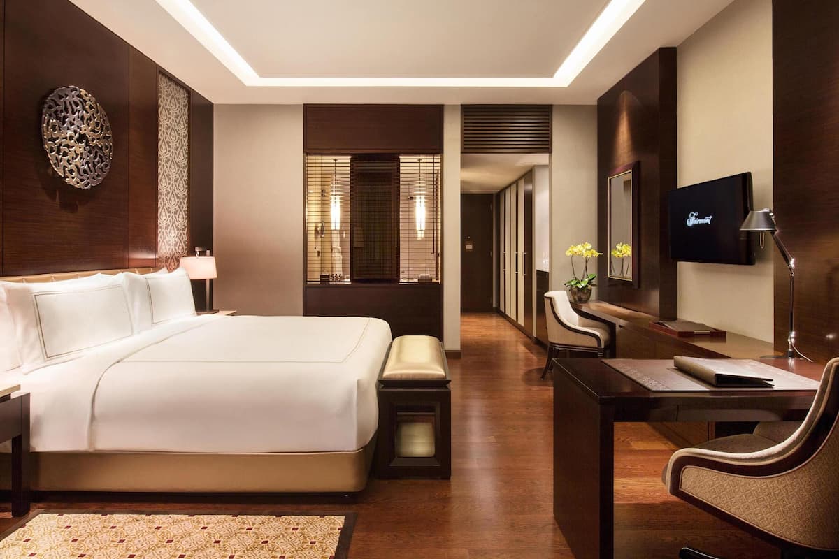 Premium bedding, minibar, in-room safe, desk