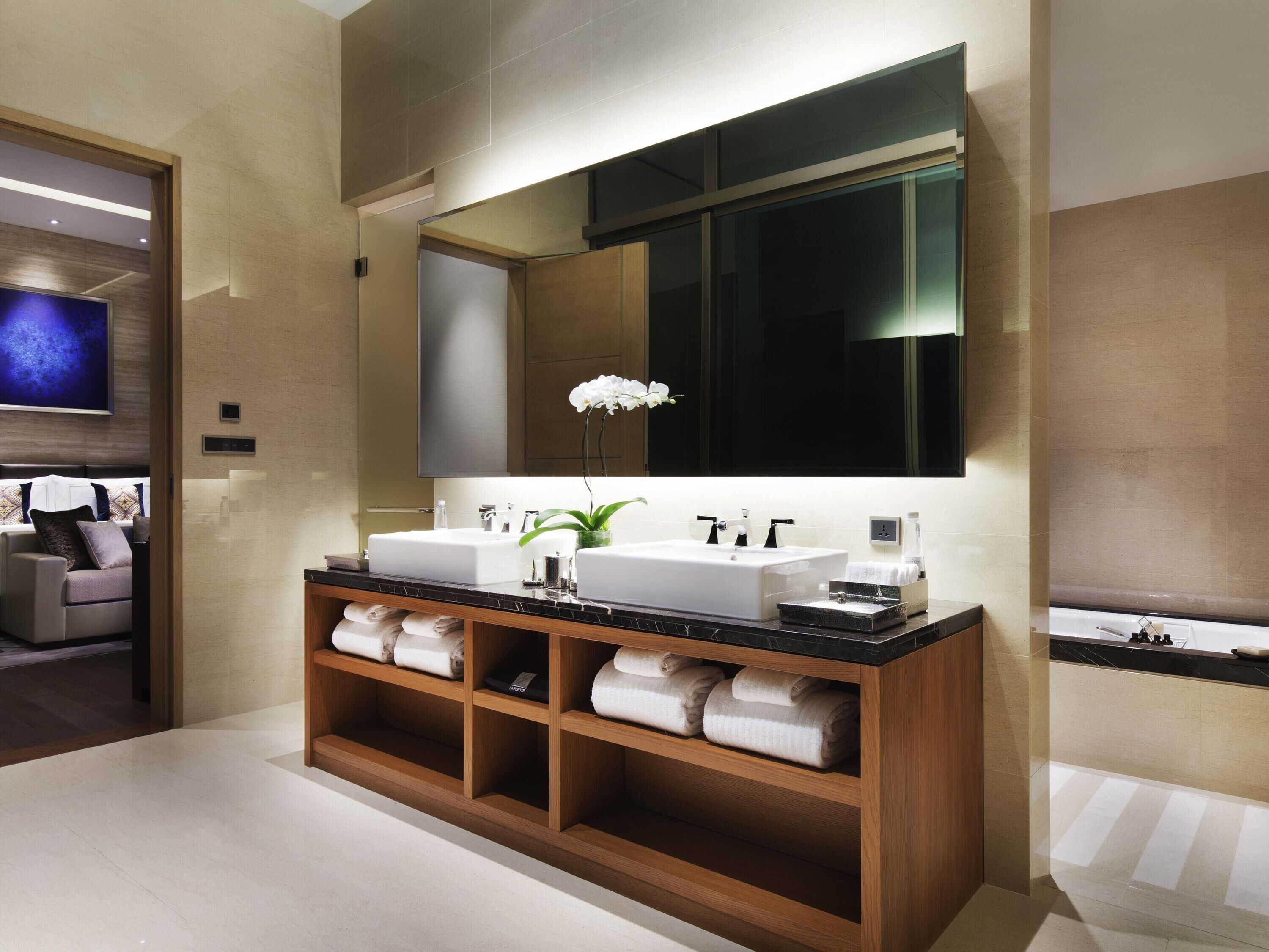 高級寢具、迷你吧、客房內保險箱、書桌