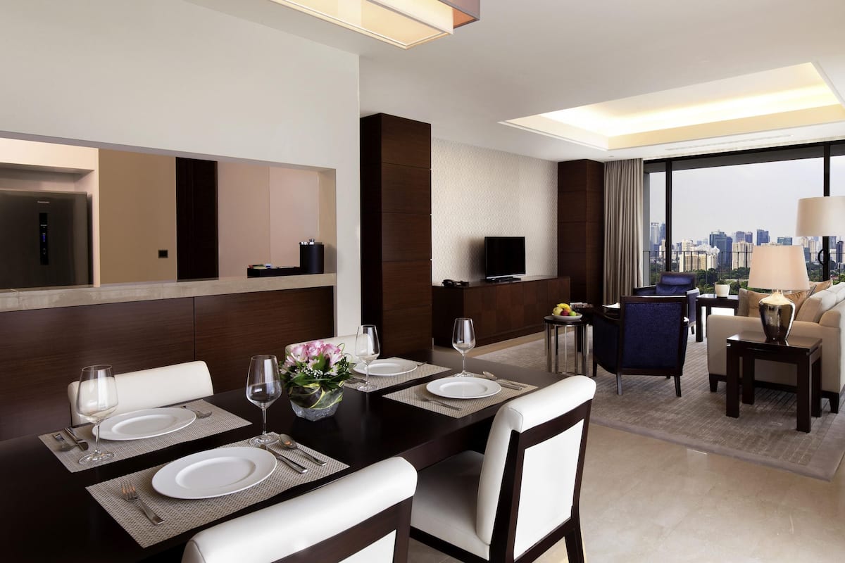 1 bedroom, premium bedding, minibar, in-room safe