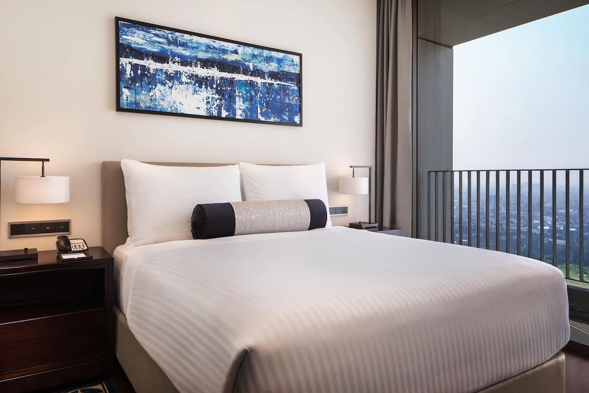 1 bedroom, premium bedding, minibar, in-room safe