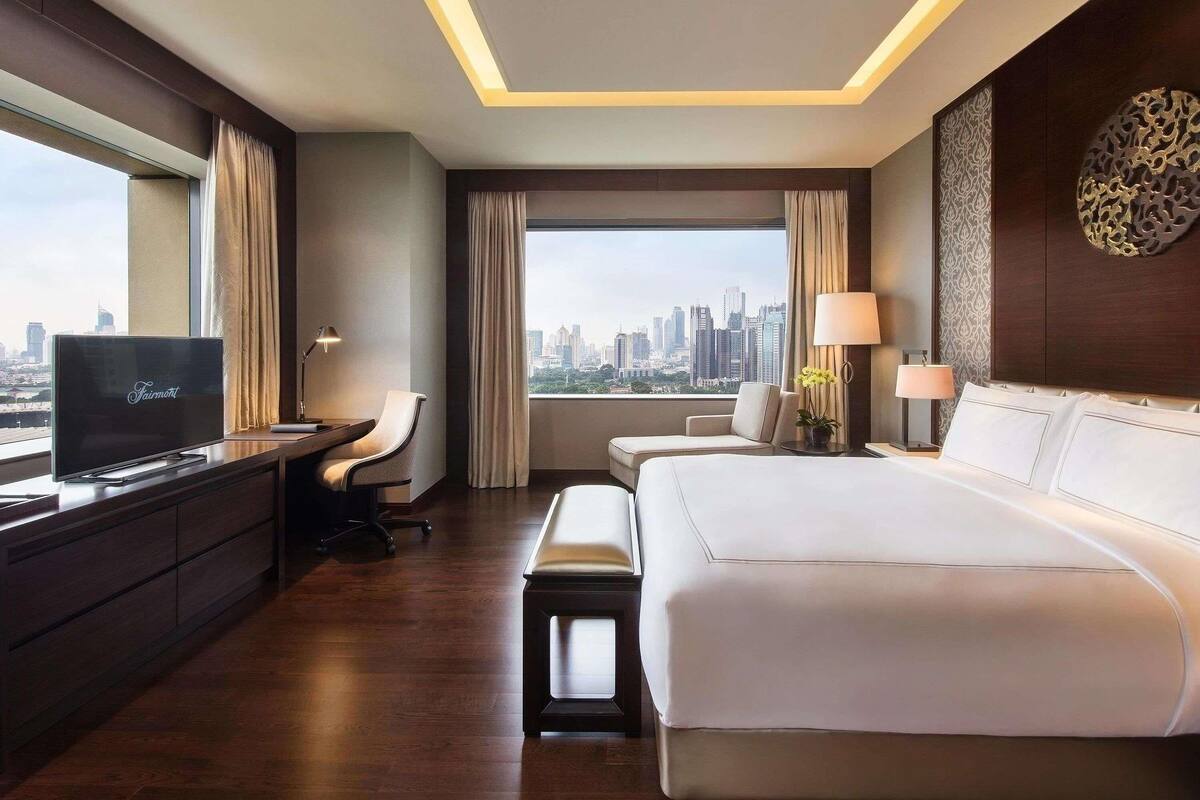 Premium bedding, minibar, in-room safe, desk