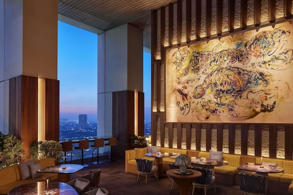 10 restoran, melayani sarapan, makan siang; sajian masakan internasional