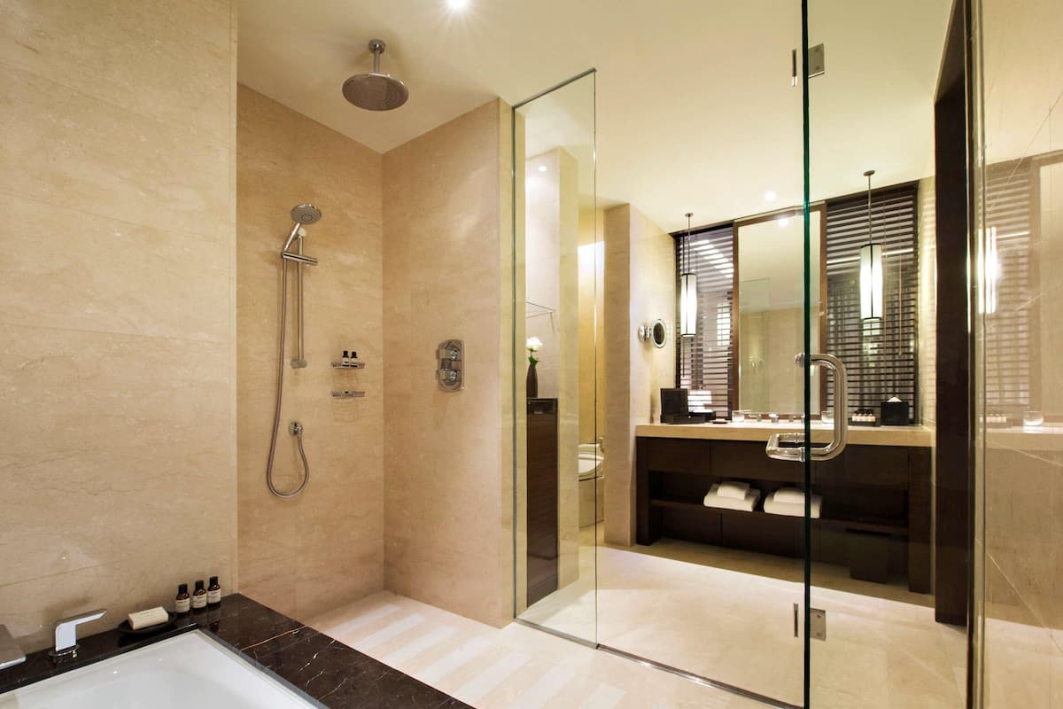 1 bedroom, premium bedding, minibar, in-room safe