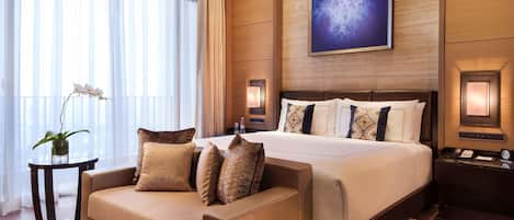 Fairmont, Signature Suite, 1 Bedroom | 1 bedroom, premium bedding, minibar, in-room safe