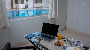 Chambre Simple Exécutive, 1 trÚs grand lit