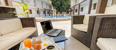 Free daily continental breakfast