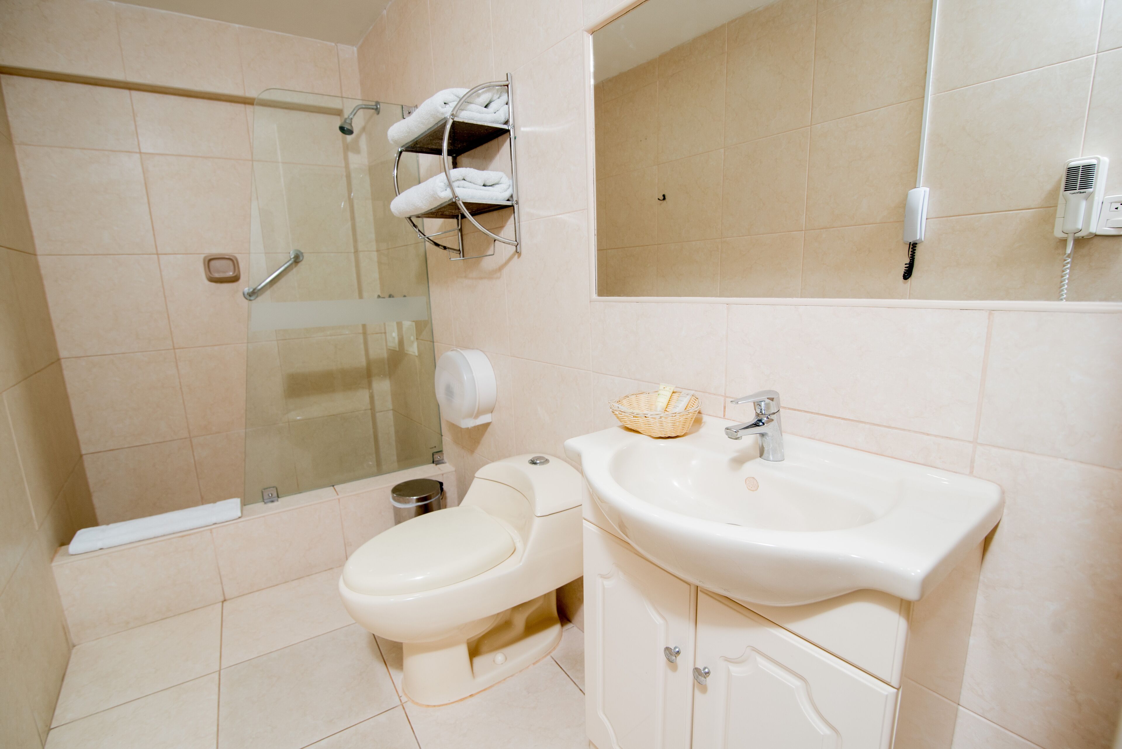 double or twin room | bathroom | combined shower/bathtub, deep-soaking bathtub, hair dryer, towels