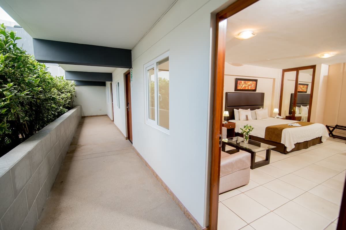 double or twin room | minibar, in-room safe, desk, free wifi