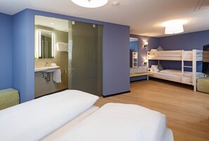 時尚四人房, 山景 | 房內夾萬、書桌、熨斗/熨衫板、免費嬰兒床