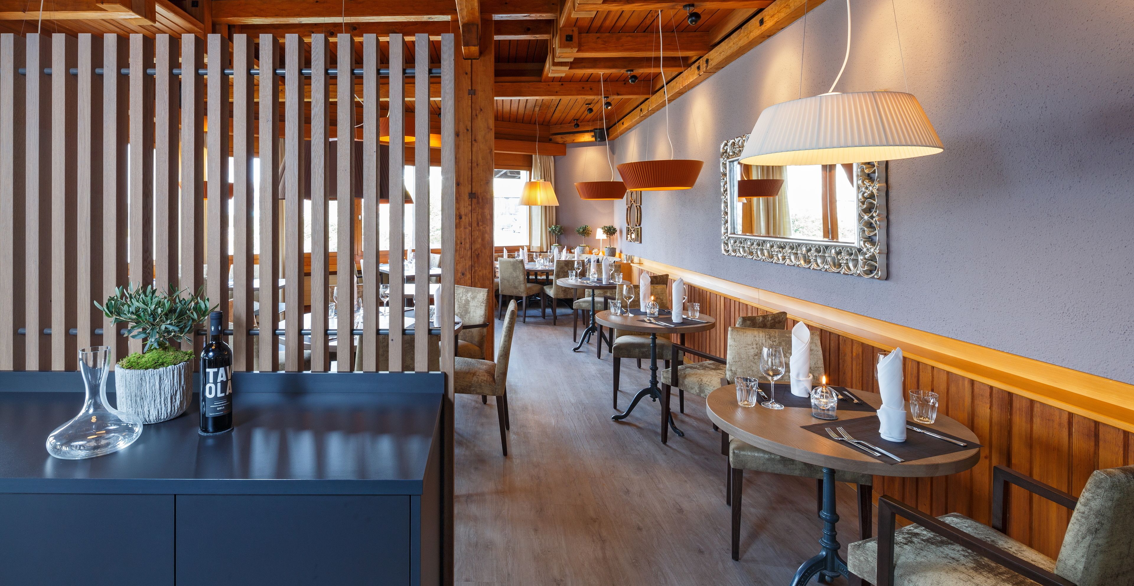 Déjeuner et dîner servis sur place, spécialités Cuisine régionale