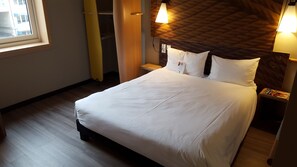 Room, 1 Double Bed, Accessible | Premium bedding, pillowtop beds, desk, blackout drapes - Ibis Muenchen City Arnulfpark (Munich)