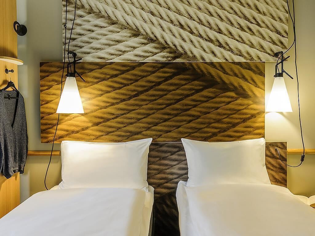 Habitación, 2 camas individuales | Ropa de cama de alta calidad, camas con pillow-top y escritorio 