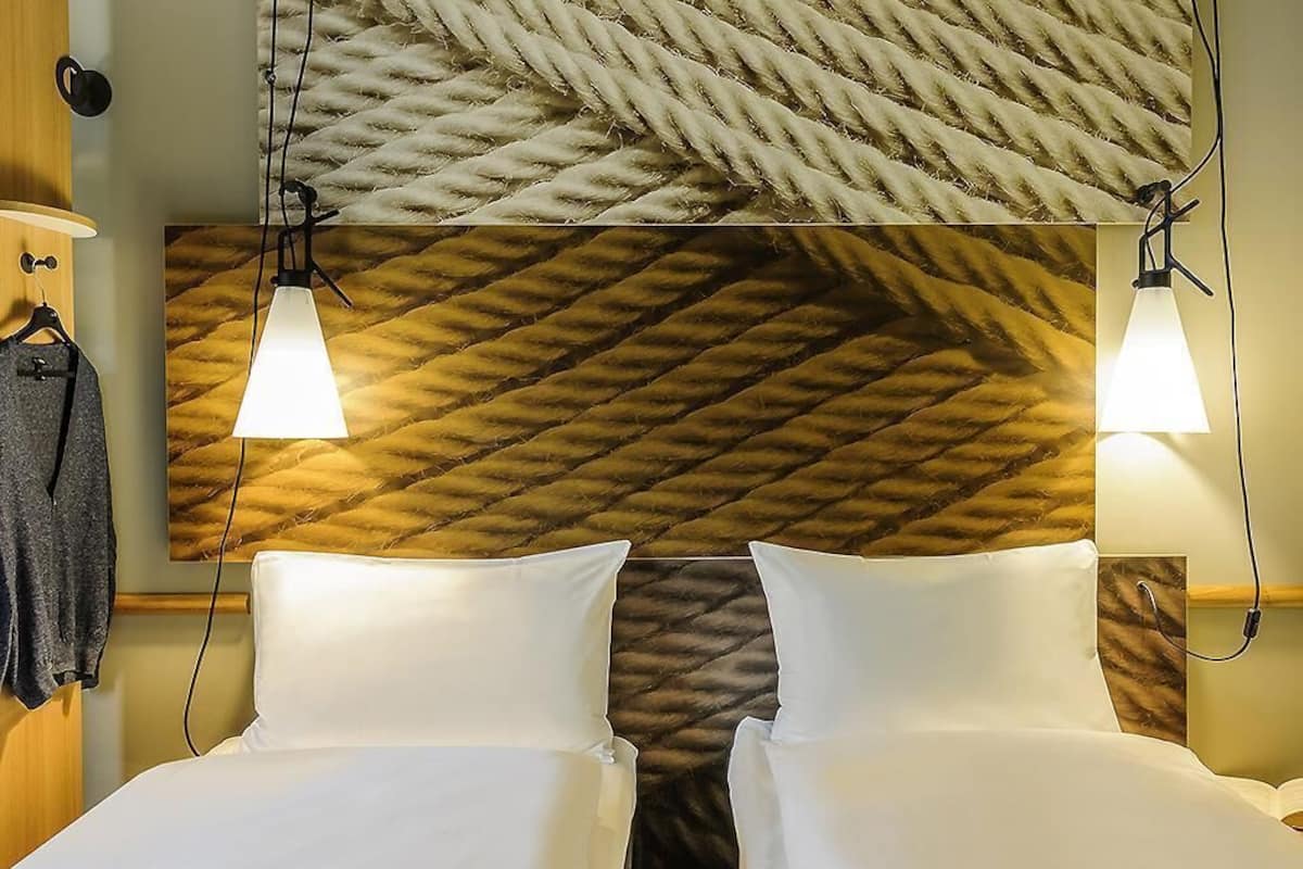 Room, 2 Twin Beds | Premium bedding, pillowtop beds, desk, blackout drapes