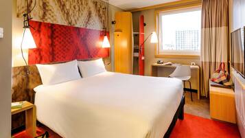 Seprai premium, bantalan ekstra lembut, dan meja kerja