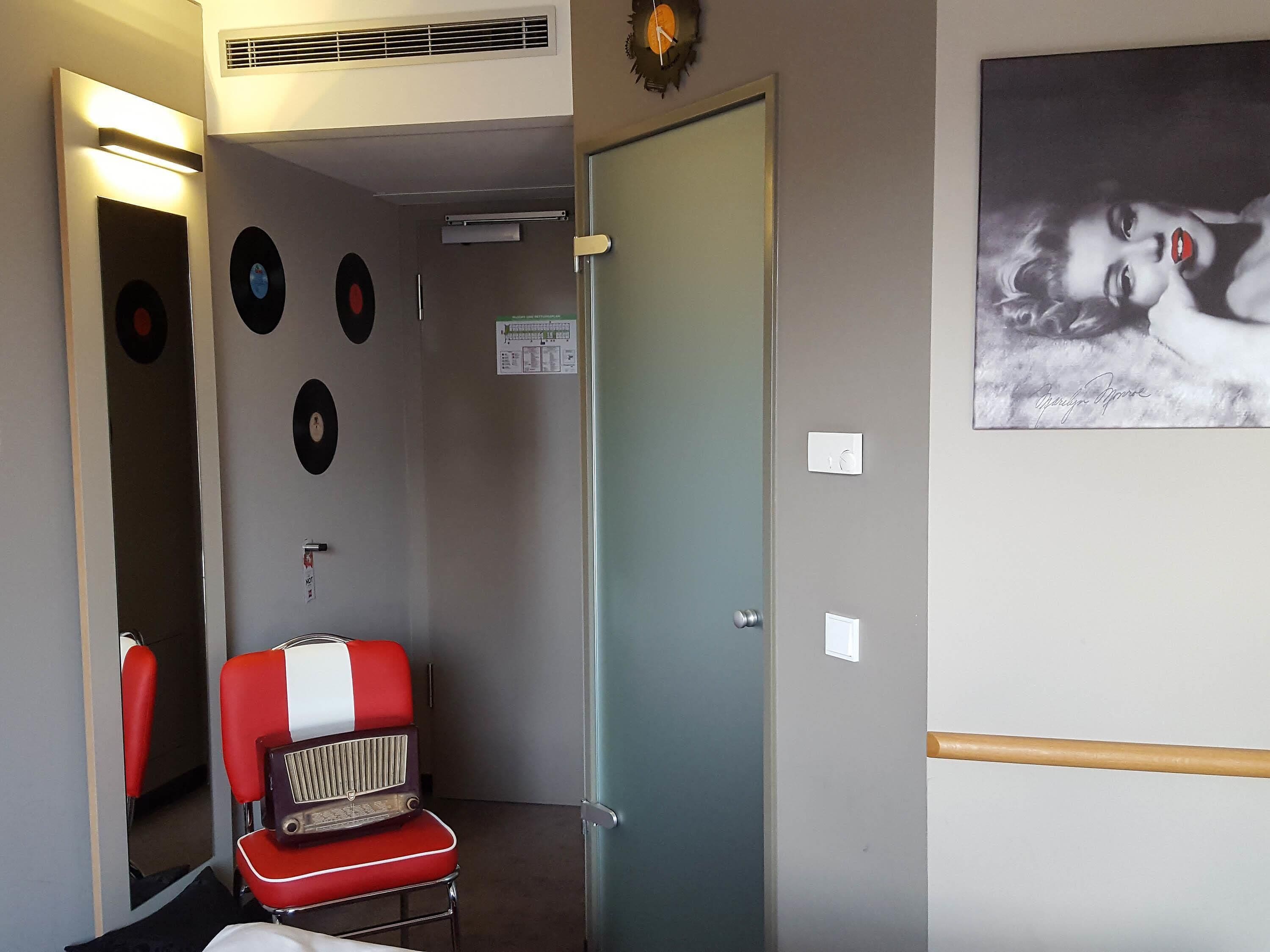 premium bedding, pillow-top beds, desk, blackout curtains