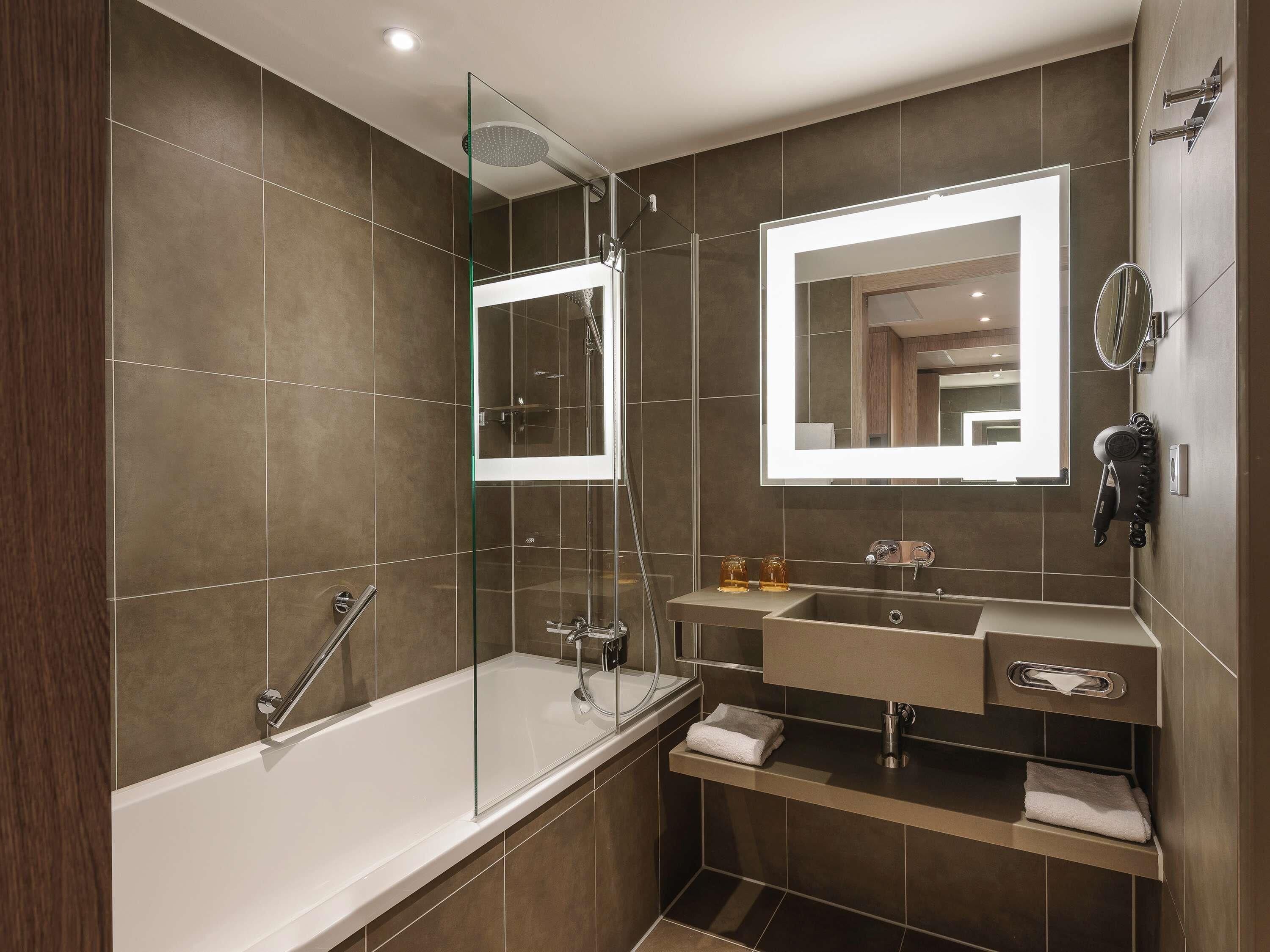 Standard Twin Room, 2 Twin Beds | Premium bedding, pillowtop beds, in-room safe, desk