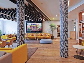 Frühstück, Mittagessen, mediterrane Küche, Speisen im Freien