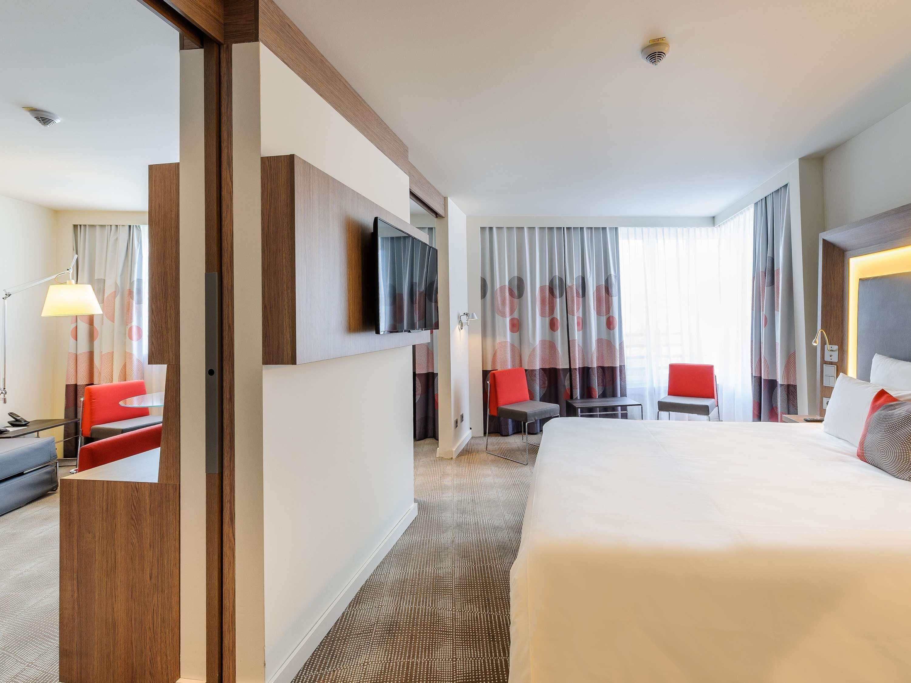 Superior suite, 1 tweepersoonsbed met slaapbank | Luxe beddengoed, pillowtop-bedden, een kluis op de kamer, een bureau