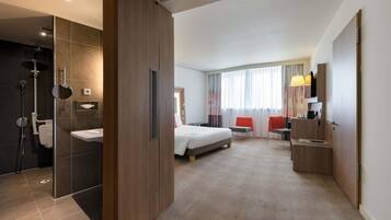 Premium bedding, pillow-top beds, in-room safe, desk