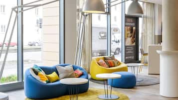 Coin salon dans le hall