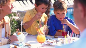 Desayuno buffet (EUR 28 por persona)