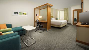 Värdeförvaringsskåp på rummet, skrivbord och strykjärn/strykbräda