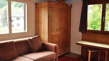 ๋ฒ ์ด์ง ์ฟผ๋๋ฃธ, ๊ณต์ฉ ์์ค | ๊ฑฐ์ค ๊ณต๊ฐ