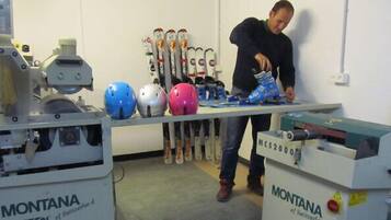 A person working on a table with roller skates and helmets, and a machine labeled 'MONTANA'.