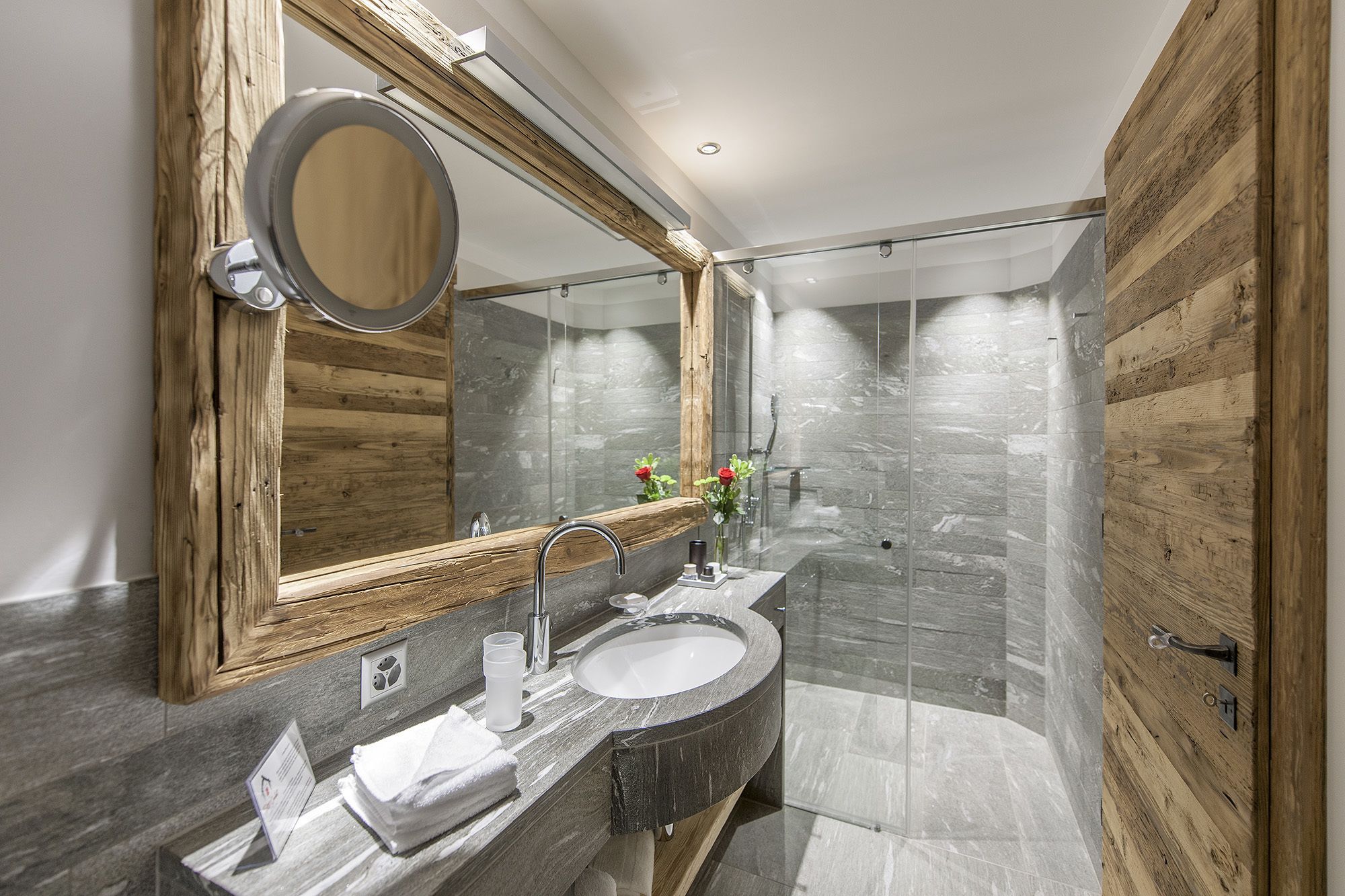 deluxe suite, 1 bedroom, kitchen, garden view | bathroom | free toiletries, hair dryer, bathrobes, slippers