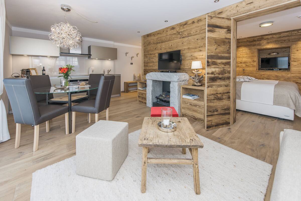 Suite Deluxe, 1 habitación, cocina, vistas al jardín | Servicio de comidas en la habitación
