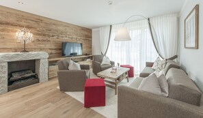 Grand-Suite, 2 Schlafzimmer, Küche, Gartenblick | Wohnzimmer | Flachbildfernseher, DVD-Player