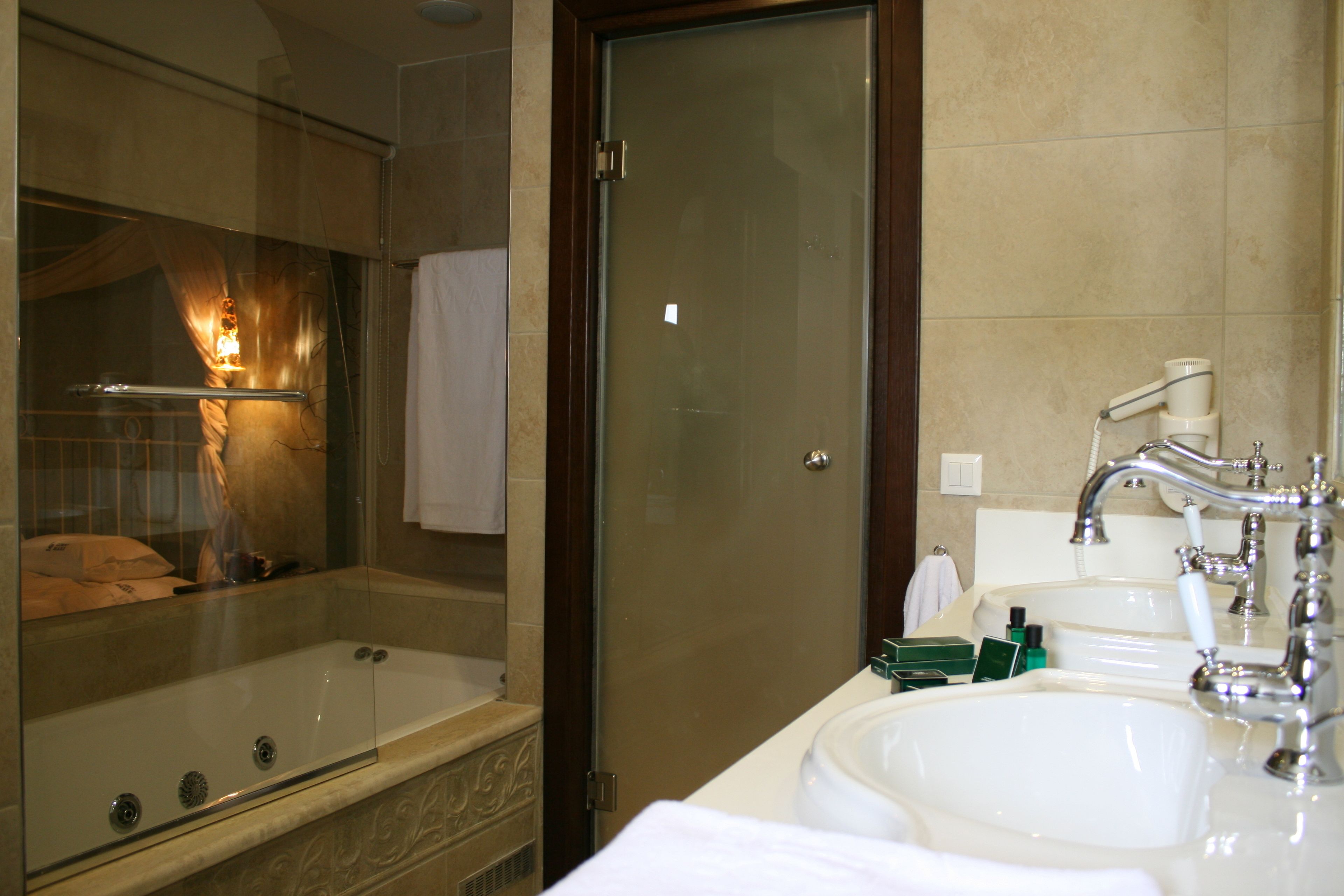 grand suite | bathroom | free toiletries, hair dryer, slippers, towels