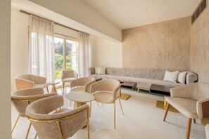 Lobby sitting area - Corfu Mare Hotel (Corfu)