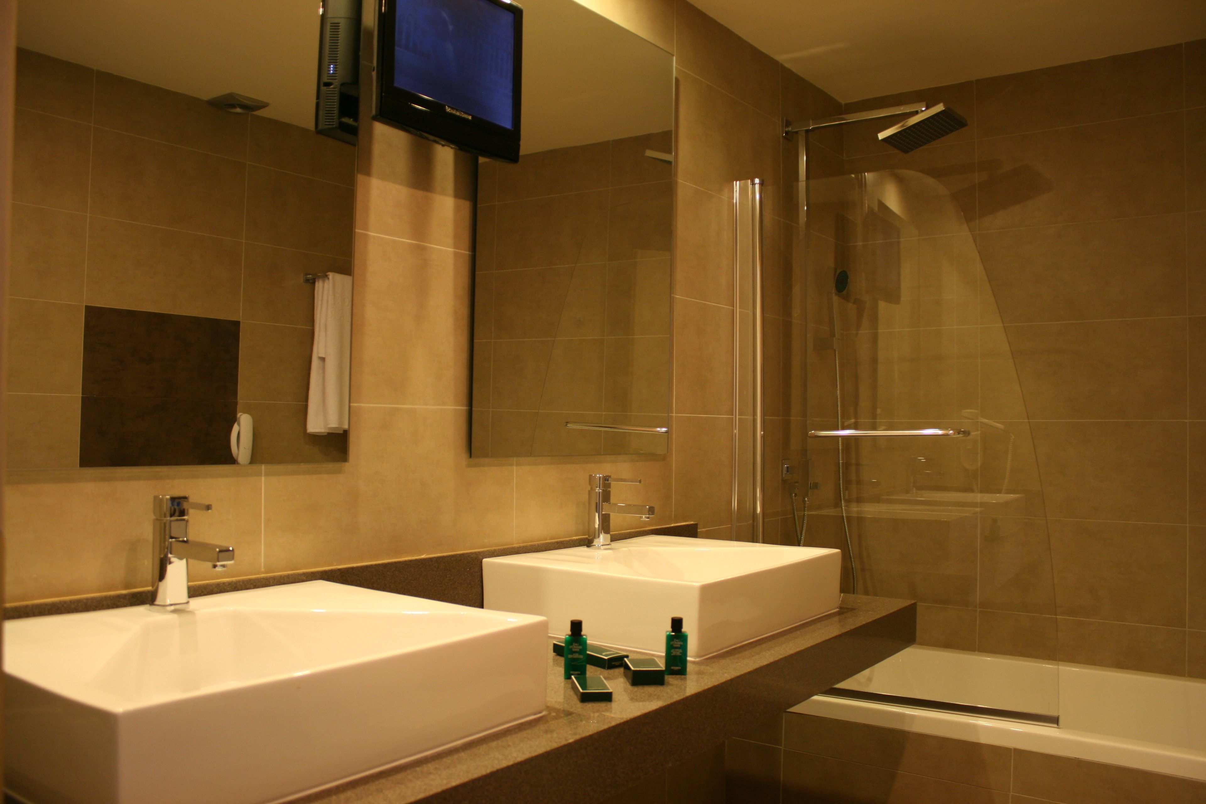 superior double room | bathroom | free toiletries, hair dryer, slippers, towels