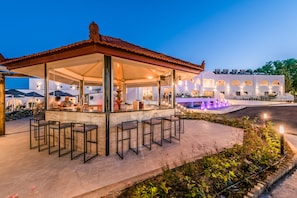 Poolside bar