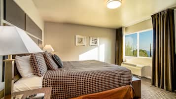 Deluxe Room, 1 King Bed, Ocean View | View from room